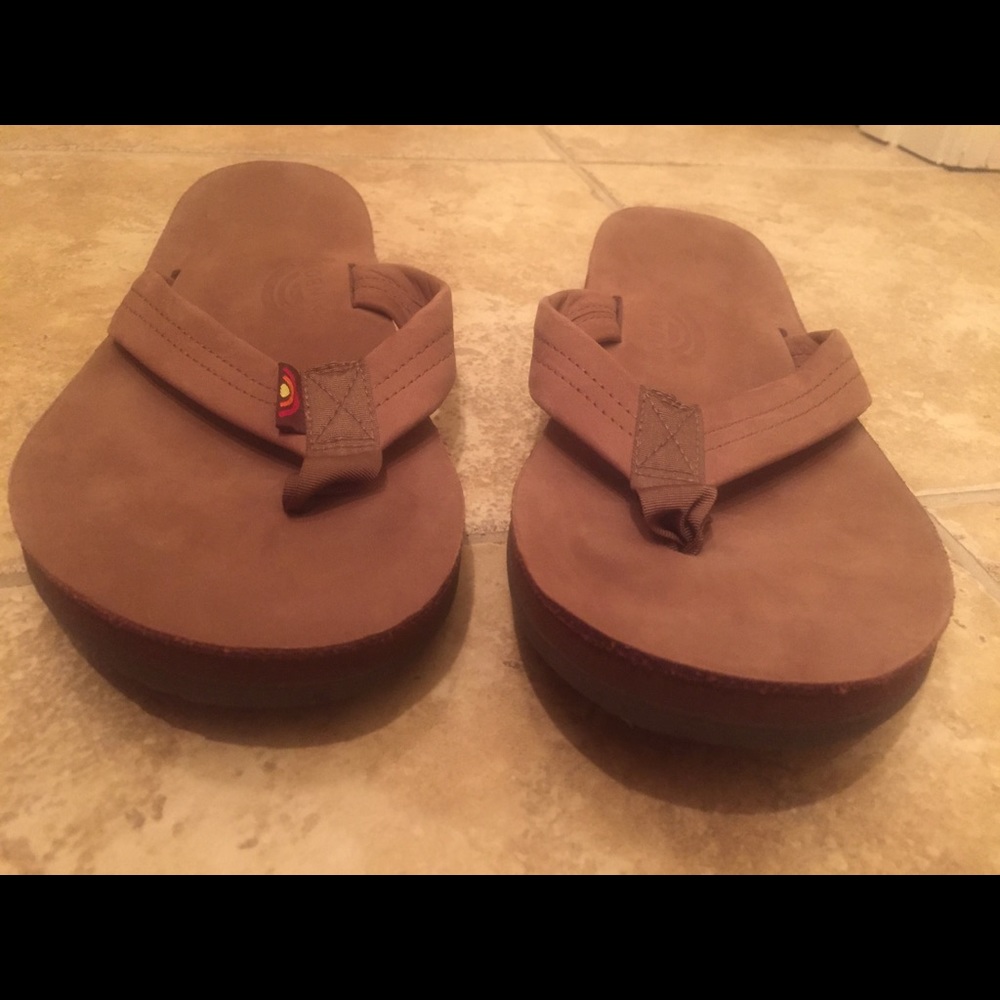 Brand new women’s rainbows size 10